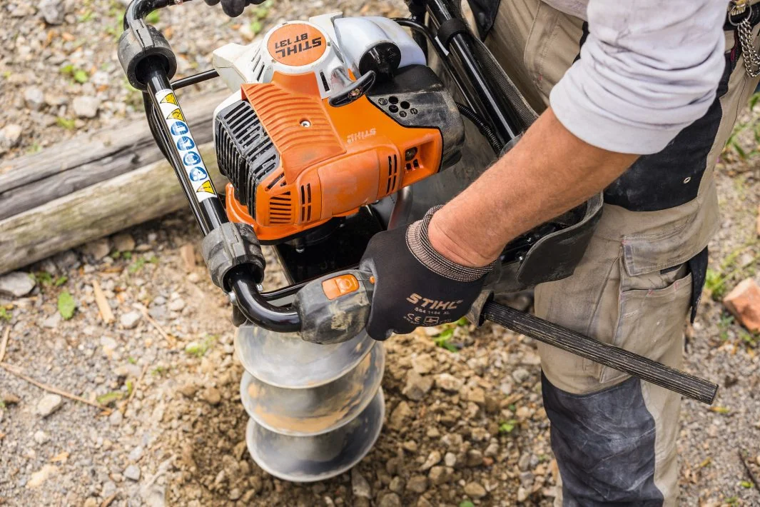 STIHL - 4313-011-2120 - Trivella per terra BT 131 1.9 hp con freno