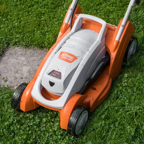 STIHL - 6358-200-0028 - Rasaerba a batteria RMA 448 PV set con batteria + caricabatterie