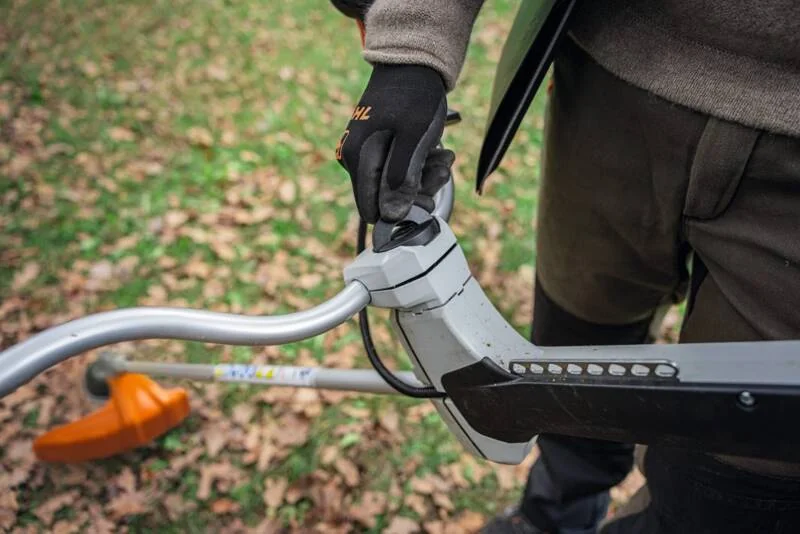 STIHL - FA03-200-0016 - Decespugliatore a batteria FSA 200 36 V senza batteria e caricabatterie