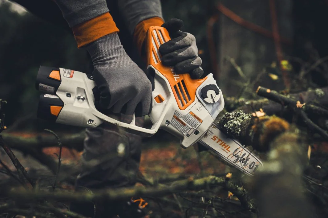 STIHL - GA04-011-6918 - Troncatrice a batteria GTA 40 21.6 V set con 2x batterie AS 2 e AL 5-2 caricabatterie